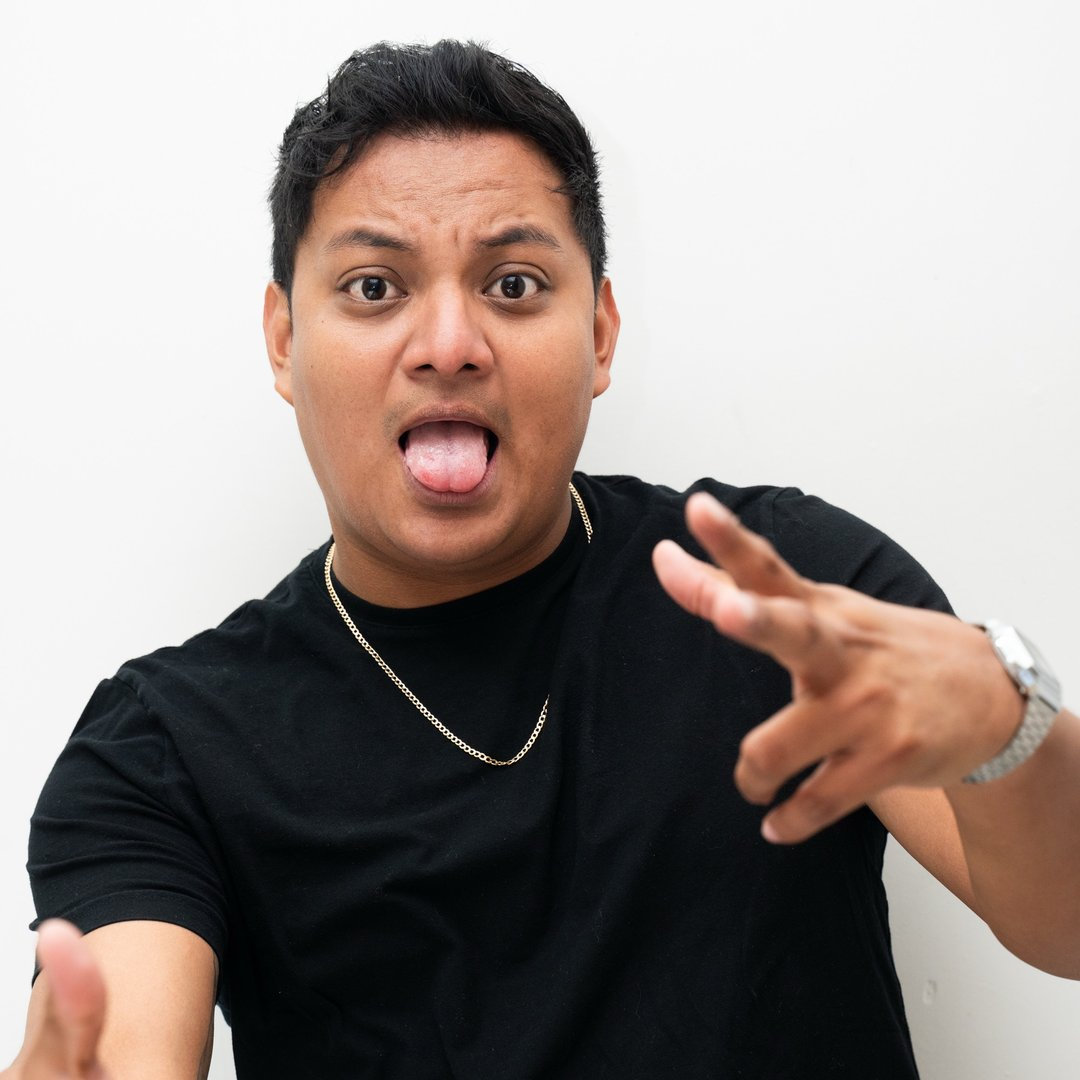 @eljarohernandez – comediante Caiman Comedy Club